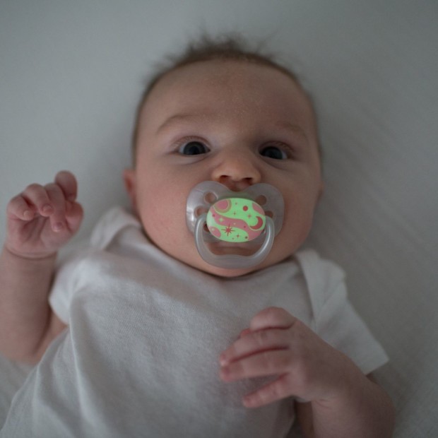 BABEE DR BROWN'S EMPENG BAYI PACIFIER GLOW IN THE DARK SMUA LEVEL - STAGE 1 &amp; STAGE 2