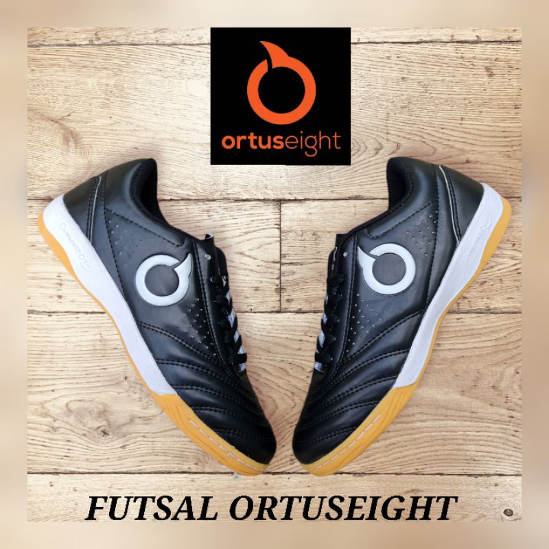 SEPATU FUTSAL ORTUSEIGHT PRIA SOL DI JAHIT SEKELILING SIZE 34 - 43 / SEPATU PUTSAL SEPAKBOLA INDOOR SOCCER RUNNING JOGGING / SEPATU SEKOLAH HITAM COWOK / SEPATU OLAHRAGA LARI RUNNING TENIS MEJA PINGPONG