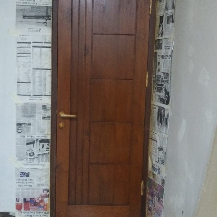 Kusen dan Daun Pintu Kayu