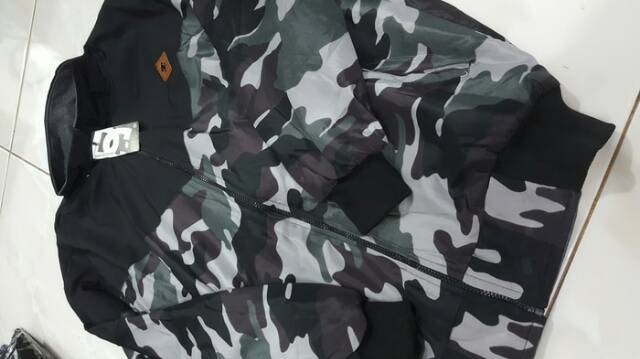 JAKET BOLAK BALIK 2IN1 MOTOR PARASUT FLEECE ARMY MIX POLOS COWOK PRIA