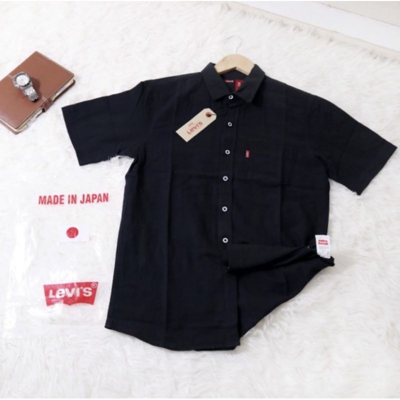 Kemeja Levis lengan pendek hitam pria