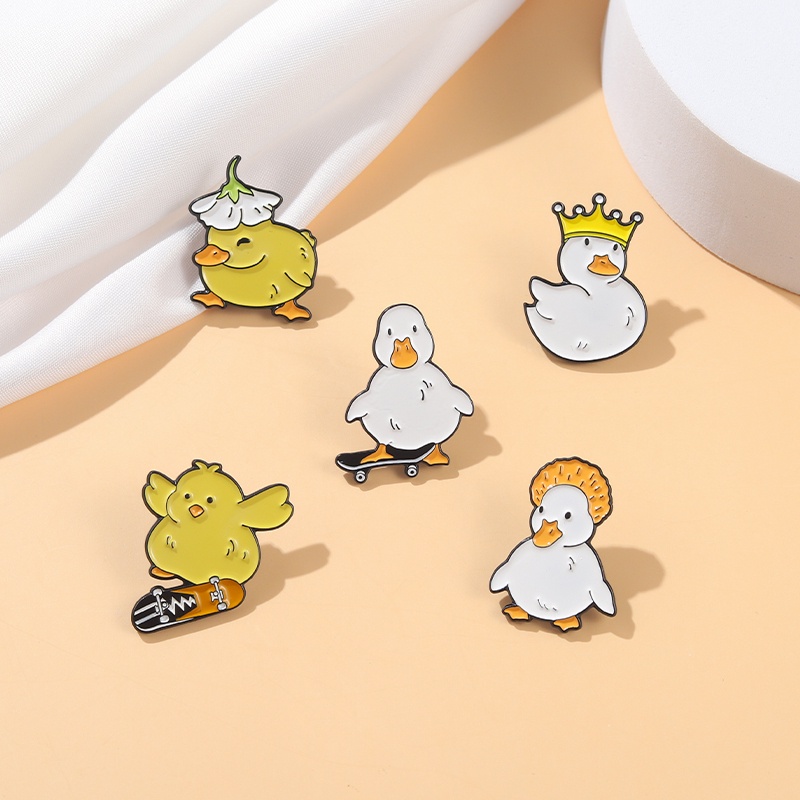 Cartoon White Duck Enamel Lapel Pin Cute Animal Badge Brooch Backpack Jewelry Girls Women's Clothing