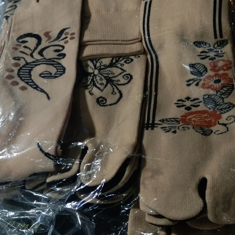 ( 3 pasang ) kaos kaki jempol motif wanita muslimah telapak hitam bahan nilon super GREES lembut adem dan sangat nyaman dipakai gambar real pick motif random