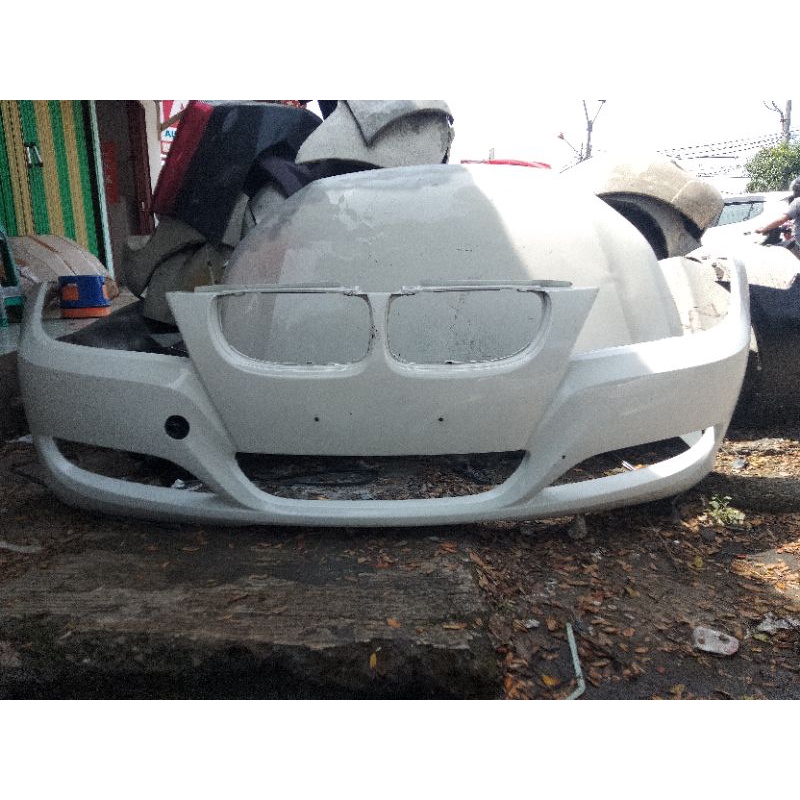 Bemper Depan BMW 320i e90 Facelift