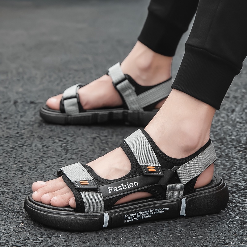 [ COD + Kirim Hari ini ] Sandal Gunung Pria/Sandal Pria/Sandal Pria Terbaru/Sandal Pria Casual/Sandal Pria Dewasa/Outdoor Sandal Pria/Sandal Kulit Pria/Sandal Pria Kekinian/Karet Impor Berkualitas Tinggi Asli Yang Dapat Disesuaikan Tali Yang Dapat Dilepas