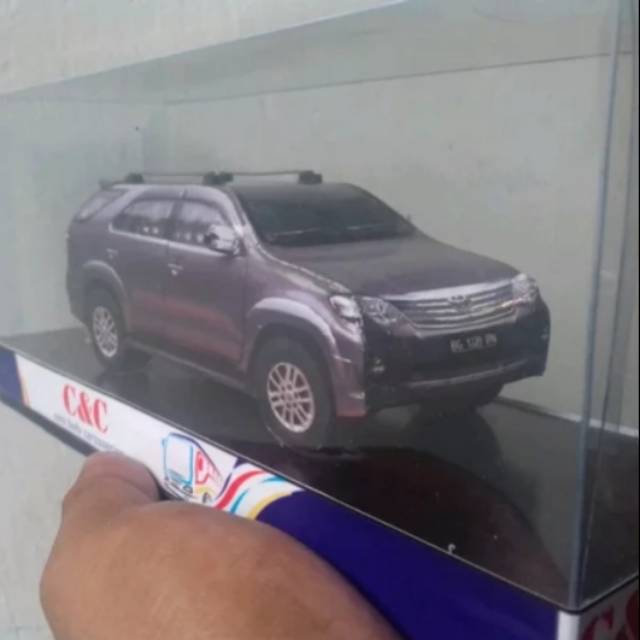 Papercraft Miniatur Fortuner