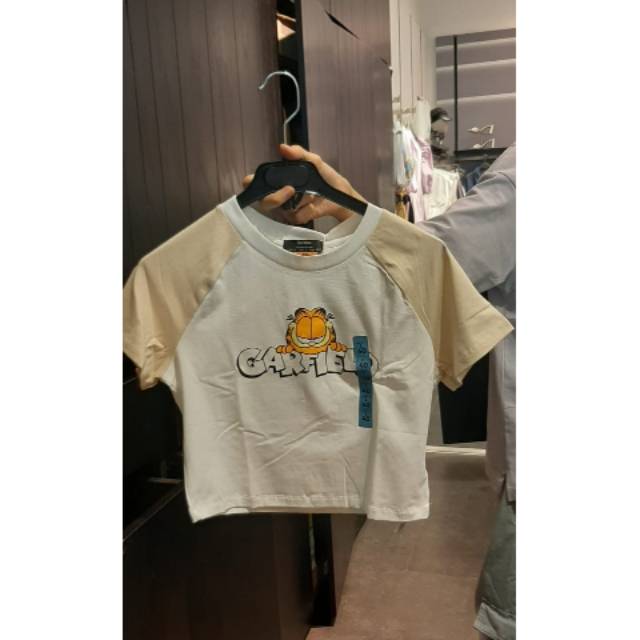 ( SALE ) Bershka kaos cewe garfield