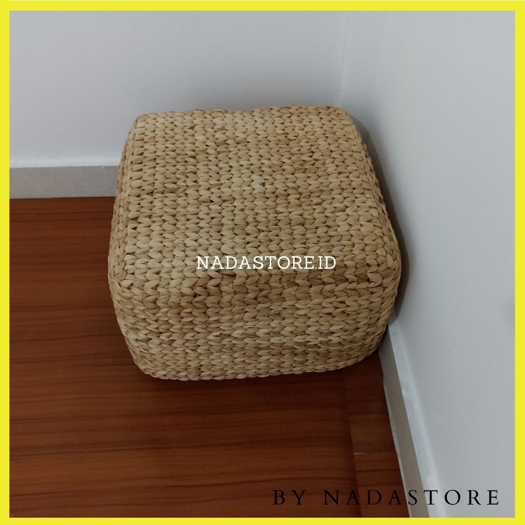 BANTAL SOFA ANYAMAN / POUFFE ANYAMAN ENCENG GONDOK SQUARE SIZE 40X40X25 CM