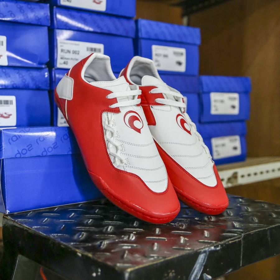 Sepatu Pria Futsal Tali Samping Ball Sport Olahraga Football In Room Warna Merah Putih Sdz-02