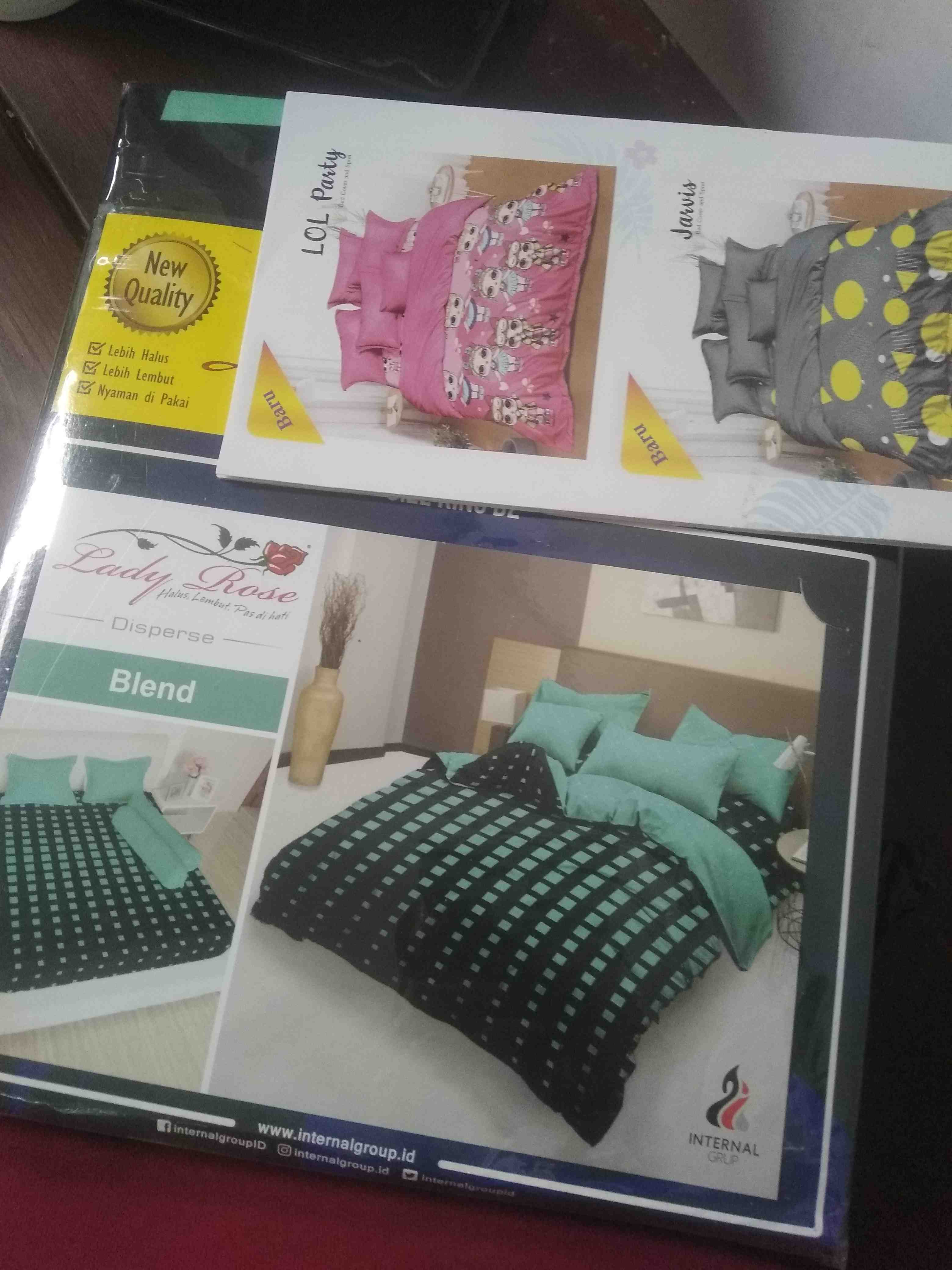 Lady Rose Sprei King (180x200) Dengan 2 Bantal - Monstera