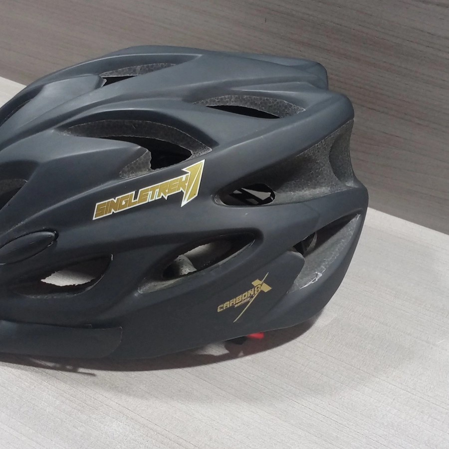 Helm Sepeda Single Trek Motif Carbon X8