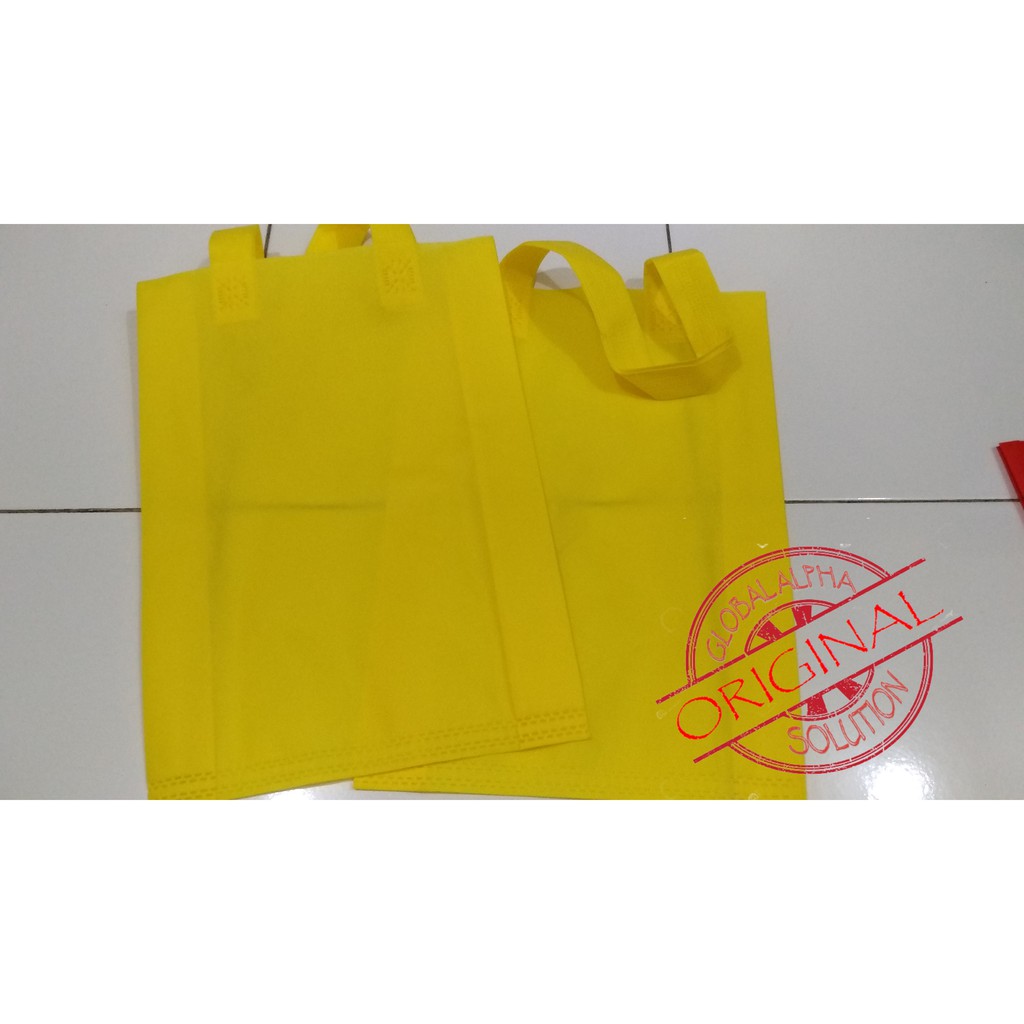 

Tas Belanja Kain / Spunbound / Goodie Bag / Kantong Belanja Uk 25x35x8 Polos Warna Warni