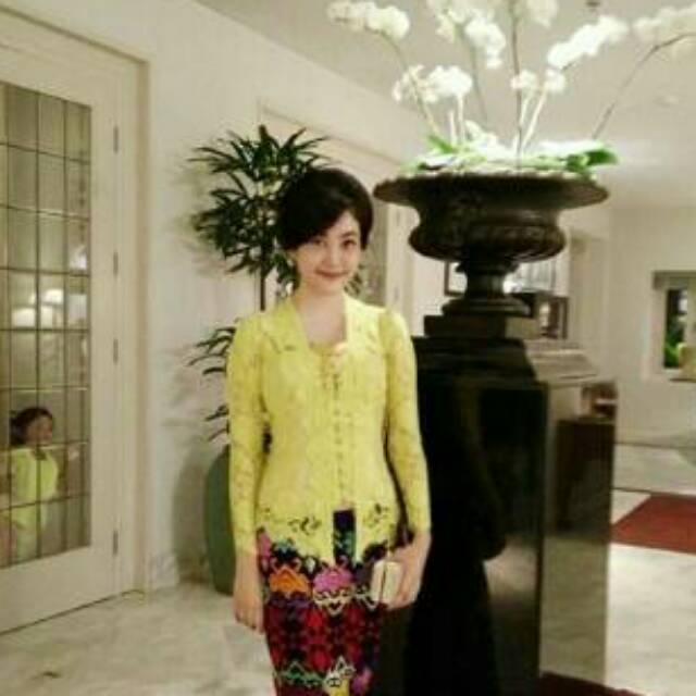 kebaya kancing depan