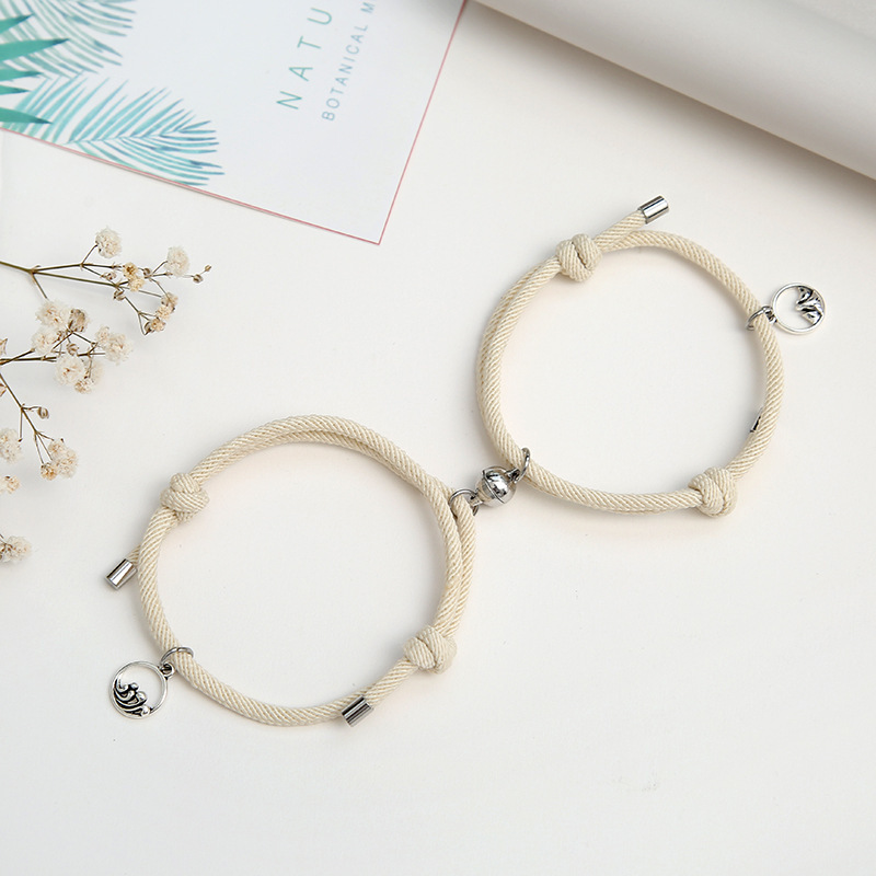 2 Pcs Gelang magnet Adjustable Bahan alloy Warna silver Untuk Pasangan