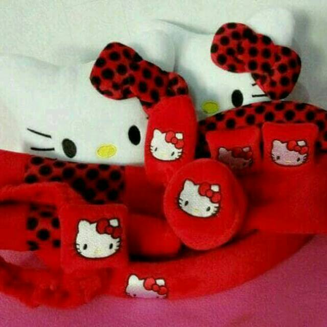 Bantal Mobil/Car Set 9 in 1 Motif Hello Kitty Merah Kombinasi Hitam