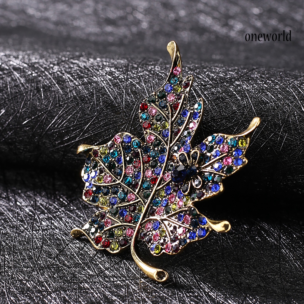 OW@ Brooch Exquisite Maple Leaf Shape Alloy Bee Charm Lapel Pin Badge for Women Wedding Anniversary Gift