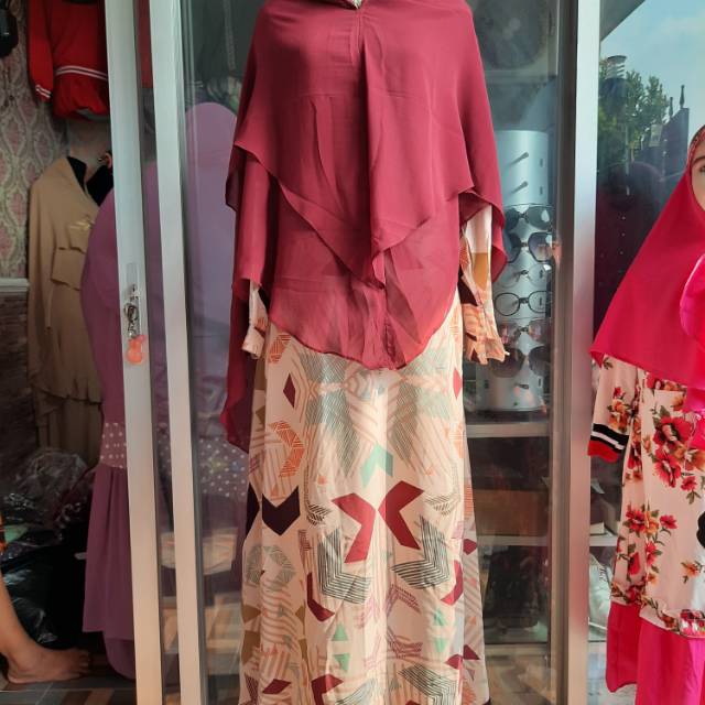 Gamis marun