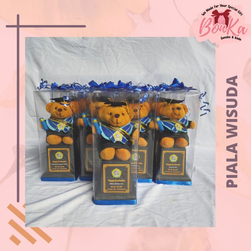 PIALA TROPHY PILBON BONEKA WISUDA BERUANG KREM 26CM | PIALA BONEKA WISUDA | HADIAH HAMPERS WISUDA MU