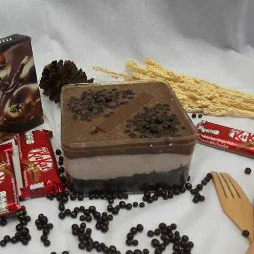 

TRIPLE CHOCOLATE DESSERT BOX