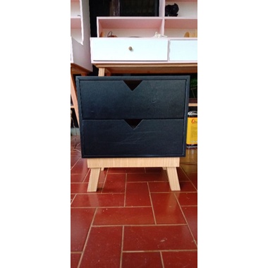 meja nakas samping tempat tidur