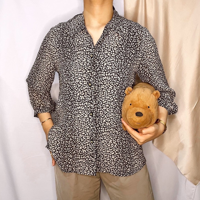 tebuo blouse kemeja atasan wanita chiffon sifon tunik black hitam putih bw polkadot polka motif toto