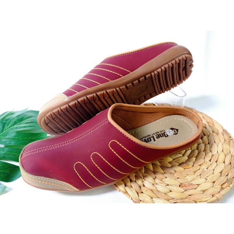 Sepatu Sandal One Love Marun Flat