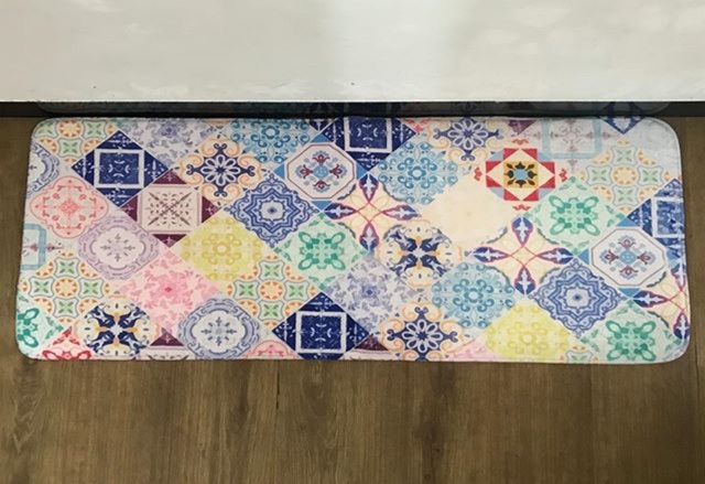 Keset motif tegel kunci