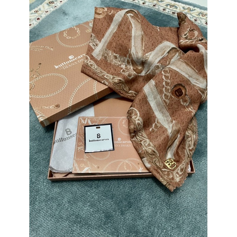 Preloved Buttonscarves Chain Series Extended Majesty