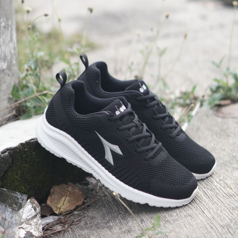 Diadora Joule Black