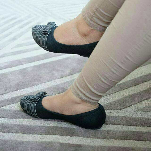 Sepatu Wanita Lurik Hitam (Flatshoes)