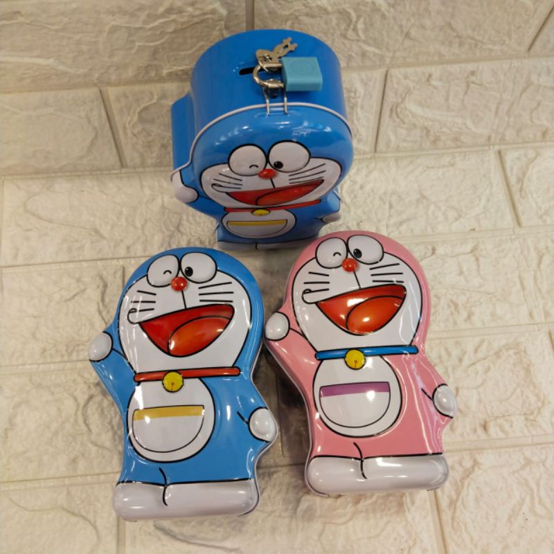 celengan gembok karakter doraemon ada kunci dan gembok