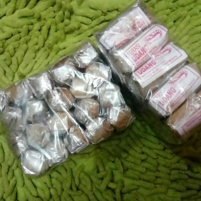 

Terasi udang daun pisang isi 20 pcs