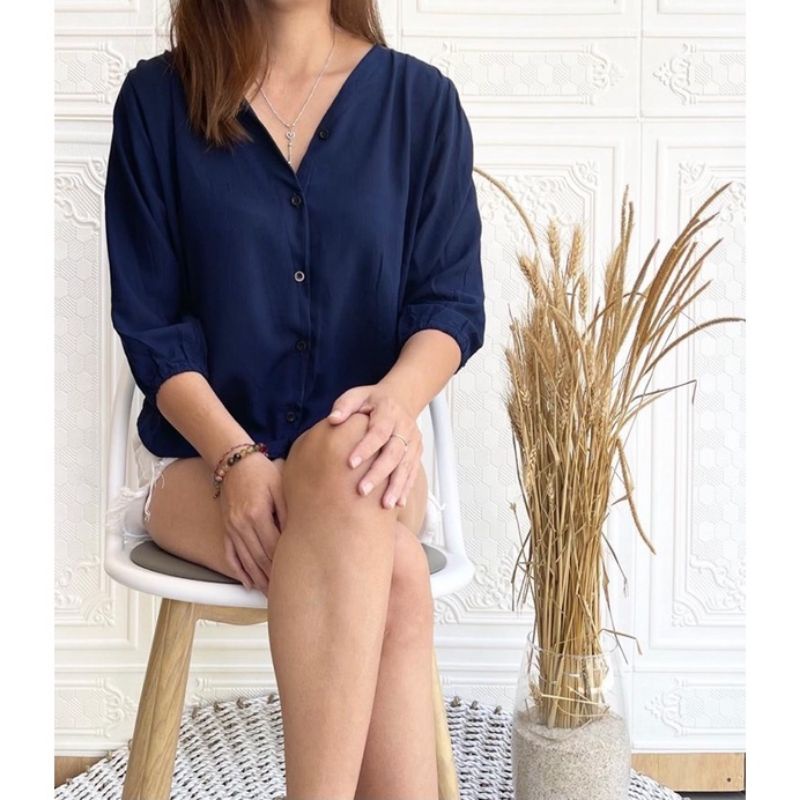 OOTD BLUS CEWEK RAYON TWILL KERAH V