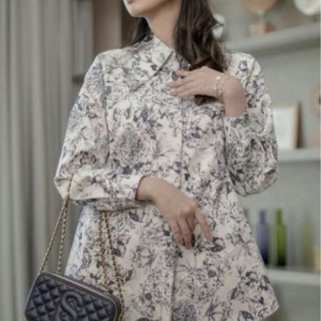 (PRELOVED - BENANG JARUM) Le Jardin Bleu Collar Shirt