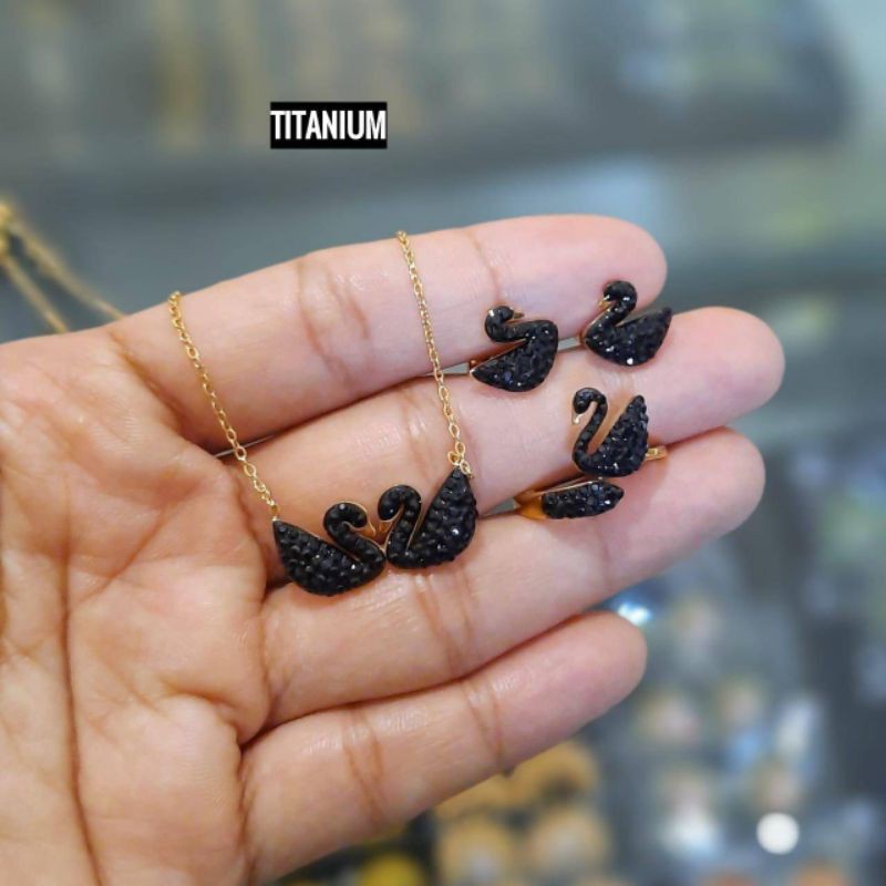 set titanium angsa (kalung+cincin+anting)