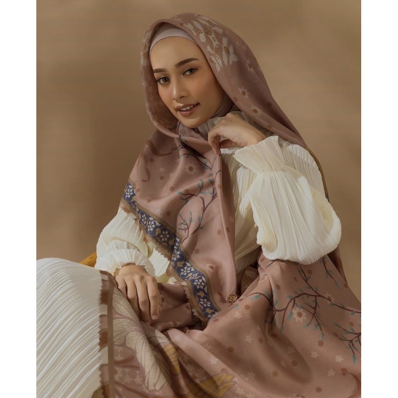 Maina Scraf in Maira by Iskanti