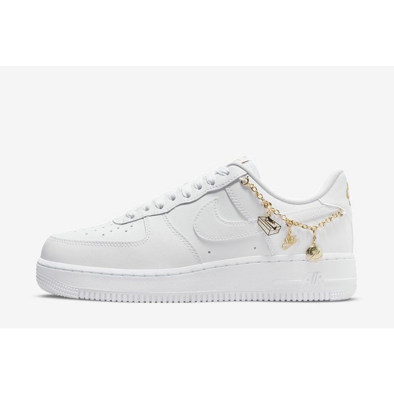 nike air force 1 low wmns lucky charm