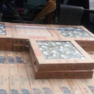  Keramik  motif  batu 40x40 warna LAVA STONE SAND merk Accura 