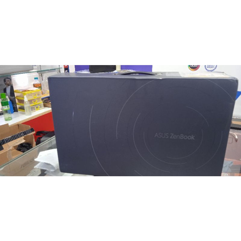 ASUS ZENBOOK UM425UAZ RYZEN 7 5700 16GB SSD 512GB