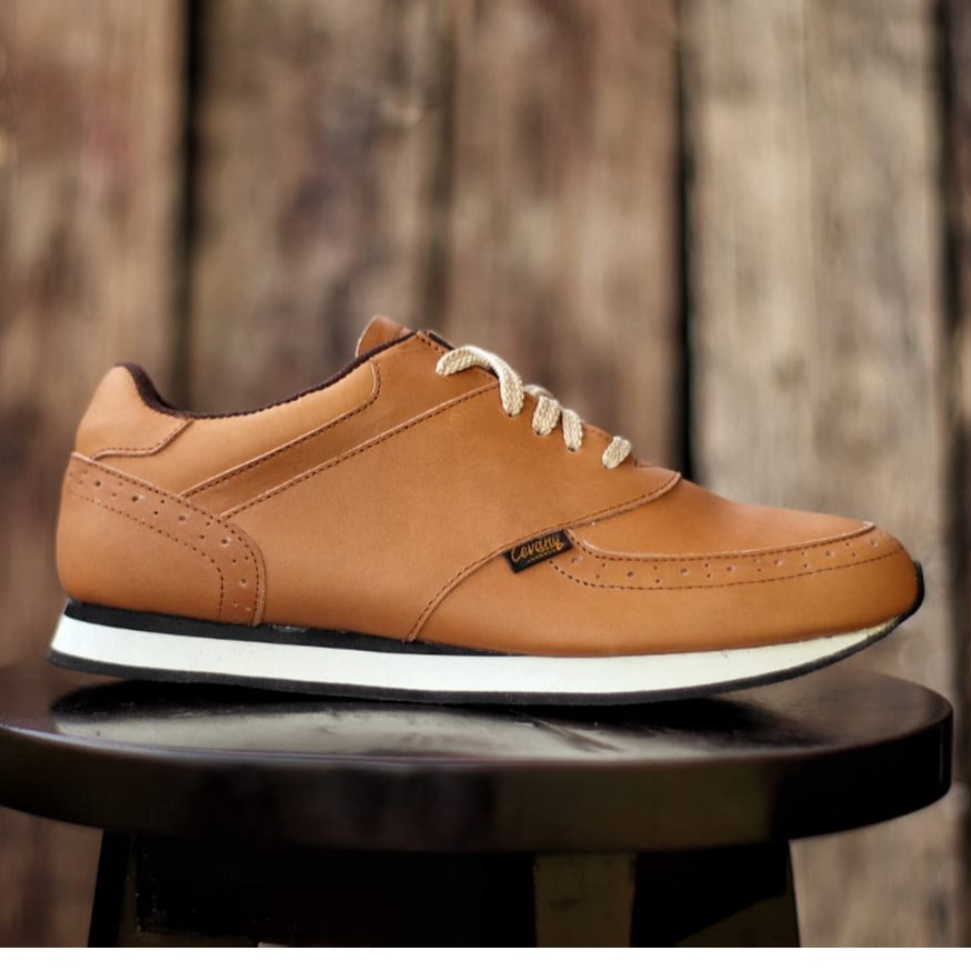 MOLK Sepatu Sneakers Casual Kulit Asli Olahraga Pria