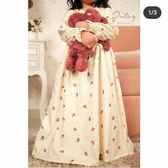 Ditsy little strawberry cream