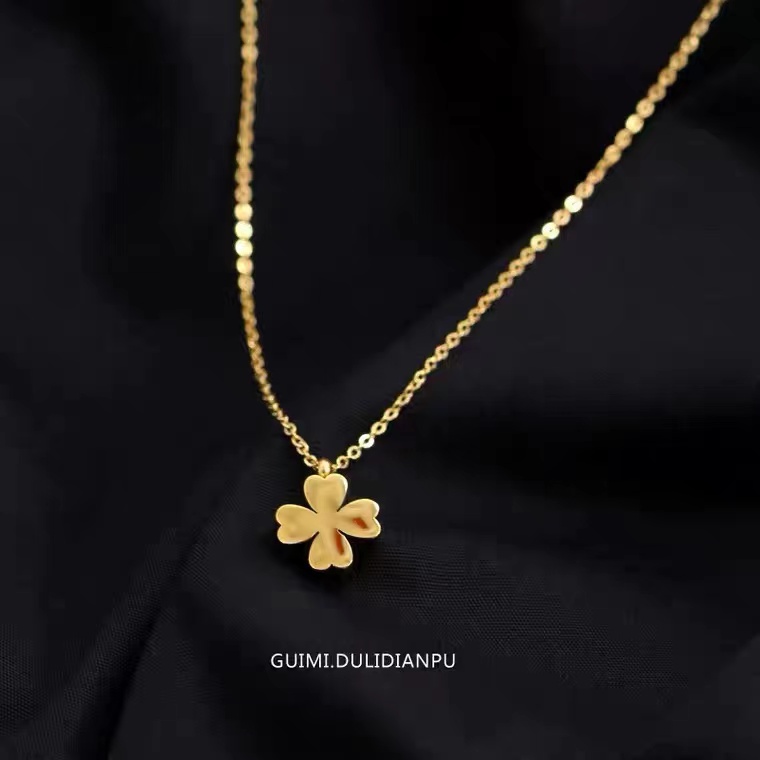 Kalung Rantai Klavikula Desain Daun Clover Bahan Titanium Steel Untuk Wanita