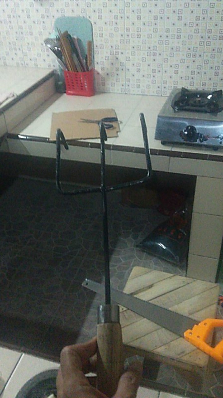 Cakar Ayam Alat Pengurai Sampah