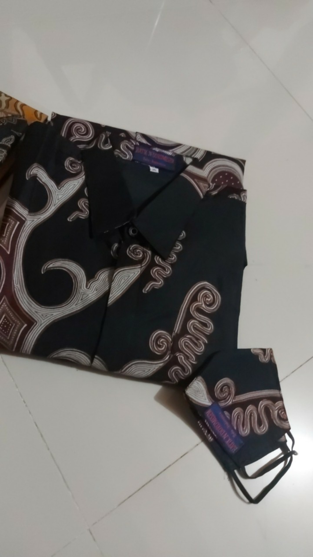 Batik Ndoromesem Lengan Panjang Ajotosatru Kuning Navy Katun Halus