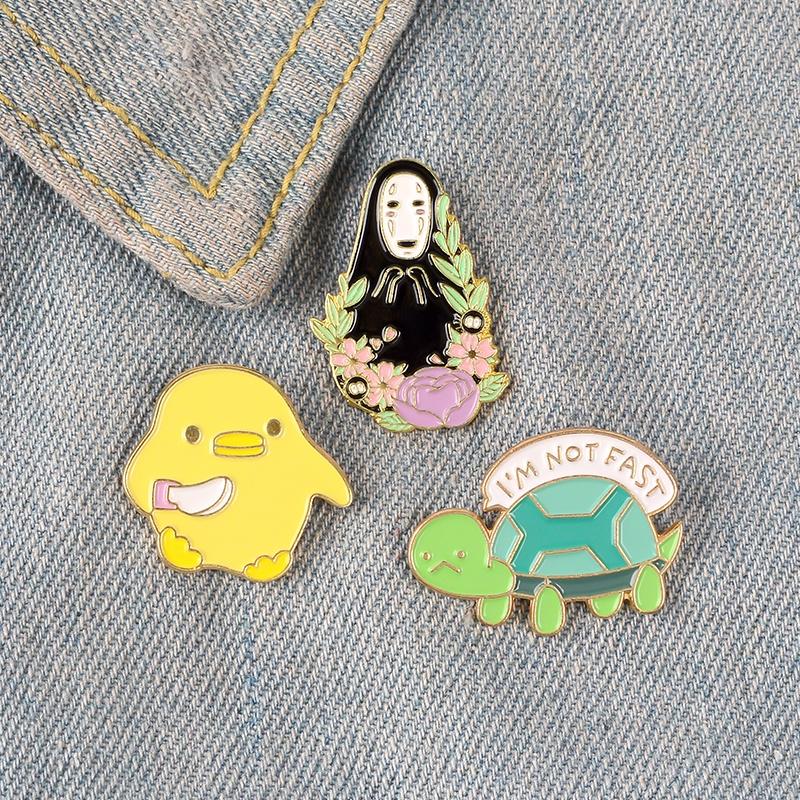 Bros Pin Enamel Bentuk Kartun Hewan Ayam No Face Man Turtle Warna Kuning Bahan Metal Untuk Koleksi