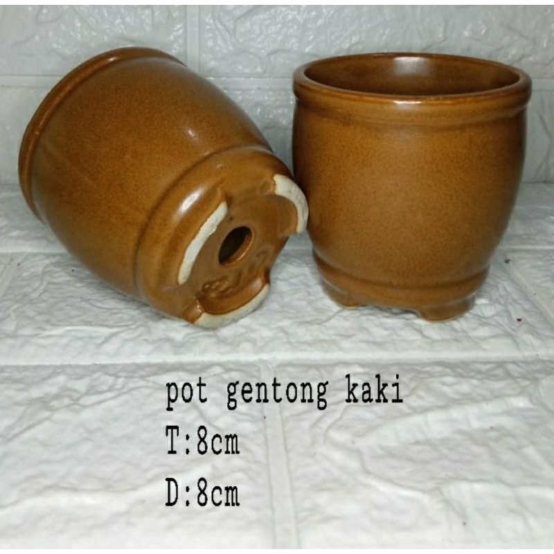 pot guci mame berkaki