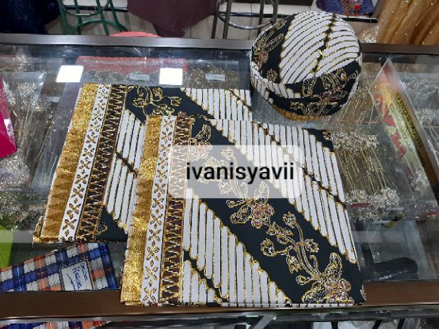 Set Jarik + Blangkon Pengantin Prodo, Motif Lereng Kembang