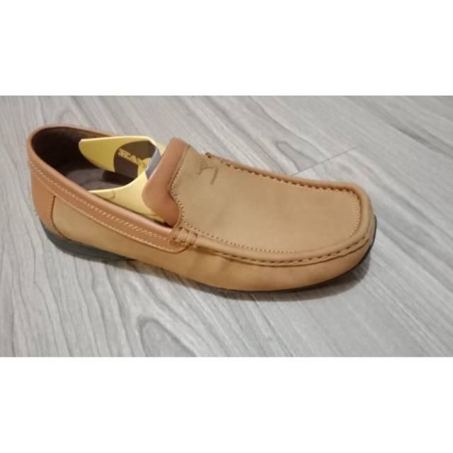 Sepatu Pria Kangaroo