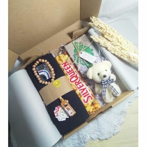 

kado Silverqueen | kado anniversary | kado jilbab | kado boneka | hempers | gift box murah