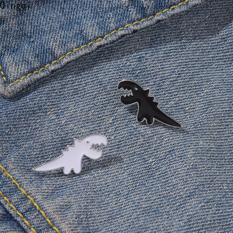 Bros Pin Enamel Bentuk Kartun Dinosaurus Warna Hitam Putih Untuk Anak